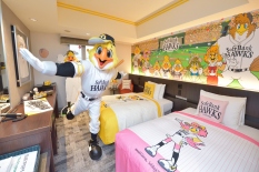 ホークスルーム