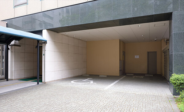天神店敷地内 駐車場