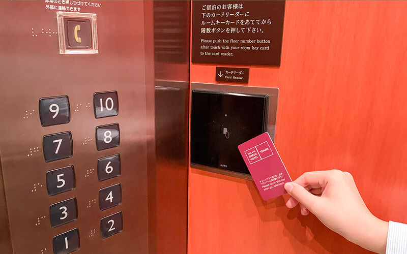 エレベーターの乗り降りにもカードキーシステムを採用